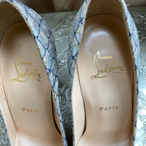 Christian Louboutin Silver and gold foiled pumps. - Picture 4 of 11